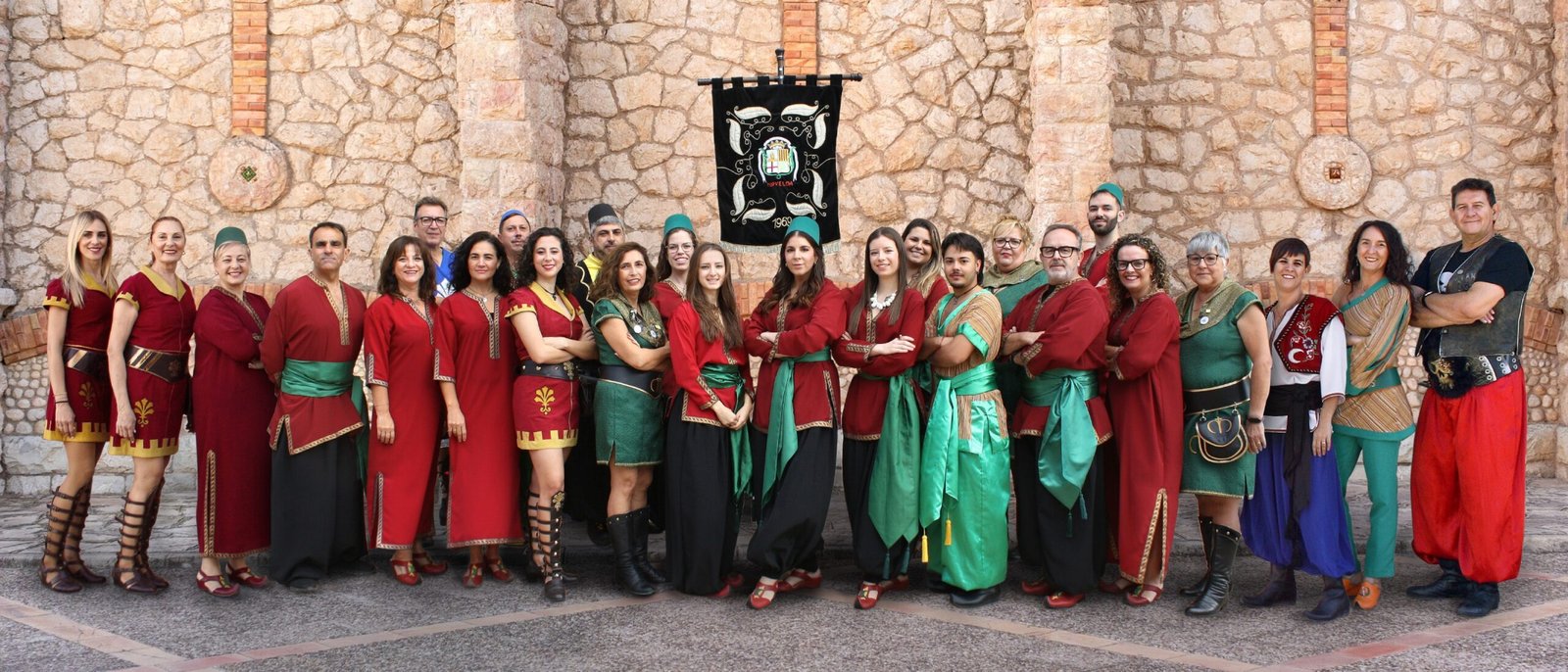 Fotografía de la Junta Directiva de la Federación de Moros y Cristianos de Novelda